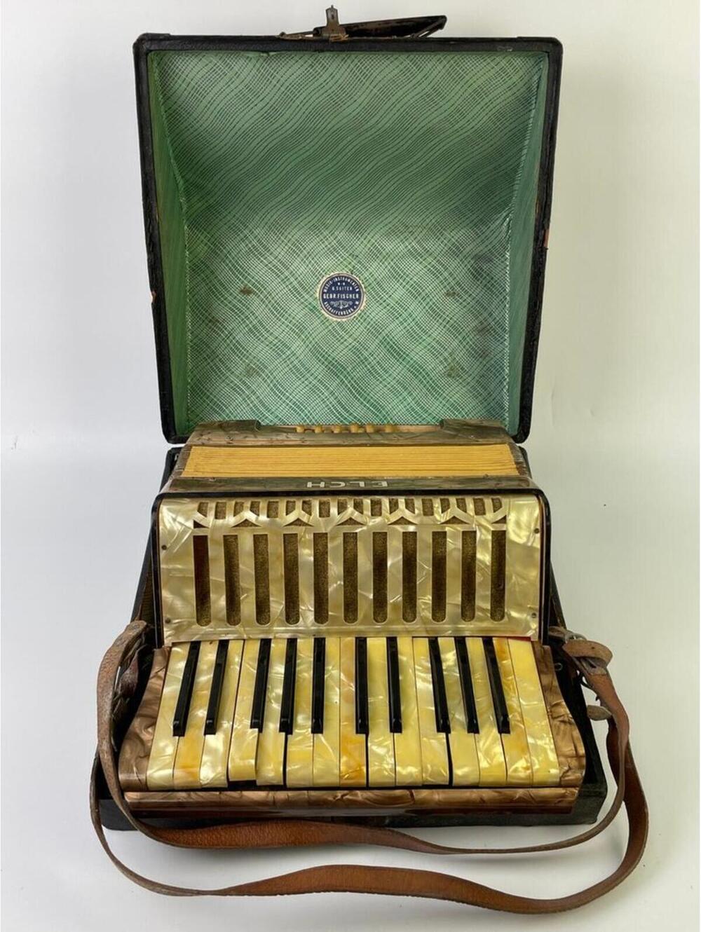 Vintage ELCH 25 Key 12 Bass German Piano Accordion w Case Working Buttons